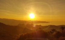 La photo du jour : Quand le Soleil de Septembre descend sur les Agriate