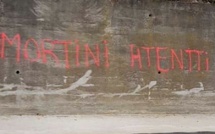 "Mortini Attenti !" : Inscription de mise en garde à l'attention de Lionel Mortini 