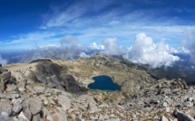 La photo du jour : Au-dessus du lac de Bastani