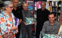 Stefanu Pergola a dédicacé son ouvrage " L'Isula da eri à oghje..."