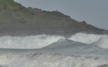 Pietracorbara : Impressionnantes, les vagues déferlent sur la marine