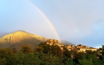 Festival d'arcs-en-ciel en Corse