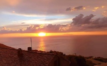 La photo du jour : Lever Soleil sur la  mer Tyrrhénienne et l'archipel toscan