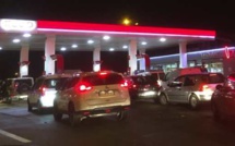 Gilets jaunes : Dépôt pétrolier de la Marana bloqué, ruée sur les stations-services