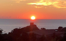 La photo du jour : Le Soleil au-dessus de la  tour de Portu
