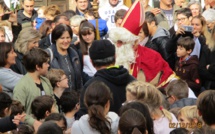 Porto-Vecchio reçoit Saint Nicolas, devant l’église avec âne et friandises