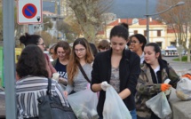 Clean Walk à Ajaccio : Un groupe de jeunes a nettoyé la rue Fesch et la vieille ville