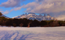 La photo du jour : Les aiguilles de Bavella emmitouflées dans une écharpe de nuages
