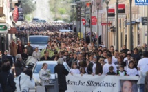 Plus de 3 000 personnes à la marche silencieuse de L'Ile-Rousse en hommage à Julie