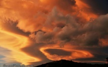 Dans le ciel, tourmenté, de Corse
