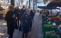 Jacqueline Gourault sur le marché d’Ajaccio