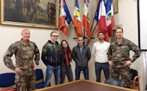 Armée : 5 nouvelles recrues signent leur contrat à Ajaccio 