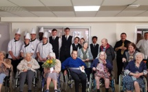 Les élèves du Finosello offrent un repas gastronomique aux résidents de l'hôpital Eugénie 