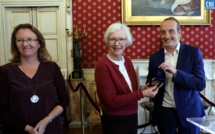 Ajaccio rend hommage à l’écrivain “Lady Rose” avec une plaque commémorative et un giratoire à son nom