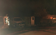 Trois véhicules détruits par un incendie à Aregnu