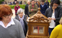 A fiera di San Branca : Les reliques du Saint portées par les paroissiennes pieds nus