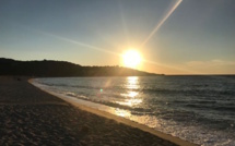 La photo du jour : Quand la plage de Lozari s'illumine