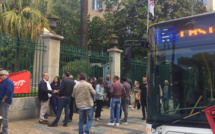 Les grévistes de Muvistrada devant la préfecture d'Ajaccio