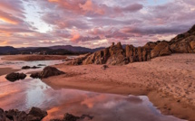 La photo du jour : Tous les roses d'un coucher de soleil sur Ajaccio