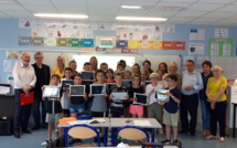 SQOOL, la tablette numérique française qui s’invite dans les classes de l'école d'Afa