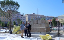 Ajaccio : restauré, le socle du monument aux morts retrouve la place Campinchi