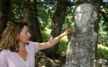 Site préhistorique de Tavera : état de délabrement inquiétant de la statue-menhir