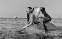 Miss Monde Sirène sur le sable lisulanu
