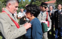 Promue au grade d'officier de l'ordre national du Mérite Jeannine Maraninchi décorée à Calvi par le général Puga