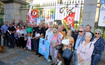 Les retraités et futurs retraités inquiets ont manifesté devant la préfecture d’Ajaccio