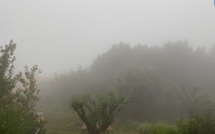 La région bastiaise dans la brume