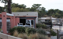 Le processus de démolition des établissements de plage de Calvi a débuté