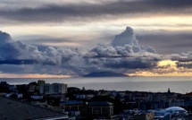 La photo du jour : lever de Soleil tourmenté sur l'Ile d'Elbe 
