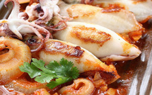 A table : calamars rôtis et farcis d'un risotto à la panzetta et au prisuttu