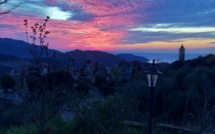 La photo du jour : coucher de soleil sur l’église d’Appietto