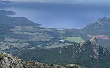 La photo du jour : la baie de Crovani vue du petit Cintu