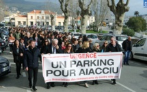 Les commerçants du centre-ville manifestent pour "un parking pour Aiacciu"