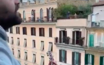 VIDEO - L'Italie chante pour vaincre la peur 