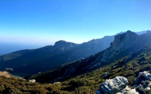 La photo du jour : soleil couchant sur les éperons de Bocca Castagnu