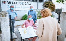Après le portage à domicile, distribution de masques au Pôle Enfance de Calvi