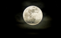 La Lune des fraises photographiée depuis la Corse 