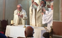 Pioggiola : l'archevêque de Paris Mgr Michel Aupetit à la bénédiction des stalles restaurées de la Casazza 