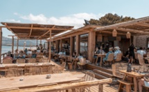 La plage de Calvi retrouve progressivement ses établissements