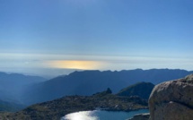 La photo du jour : au pied de la Punta Bacinellu, le lac de Bastani