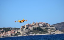 La photo du jour : Canadair au-dessus de Calvi