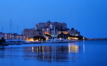 La photo du jour : la citadelle de Calvi dans la lumière