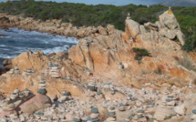 La photo du jour : Plantation de cairns aux Bruzzi