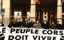Coup d’éclat des élus de Femu a Corsica devant le Conseil Constitutionnel