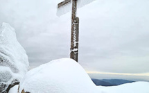 La photo du jour : dentelle sur la croix de la Vacca Morta 