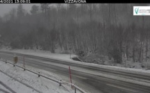 EN IMAGES - Une couche de neige de printemps blanchit la Corse 