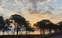 La photo du jour : lever de soleil sur le lido de La Marana